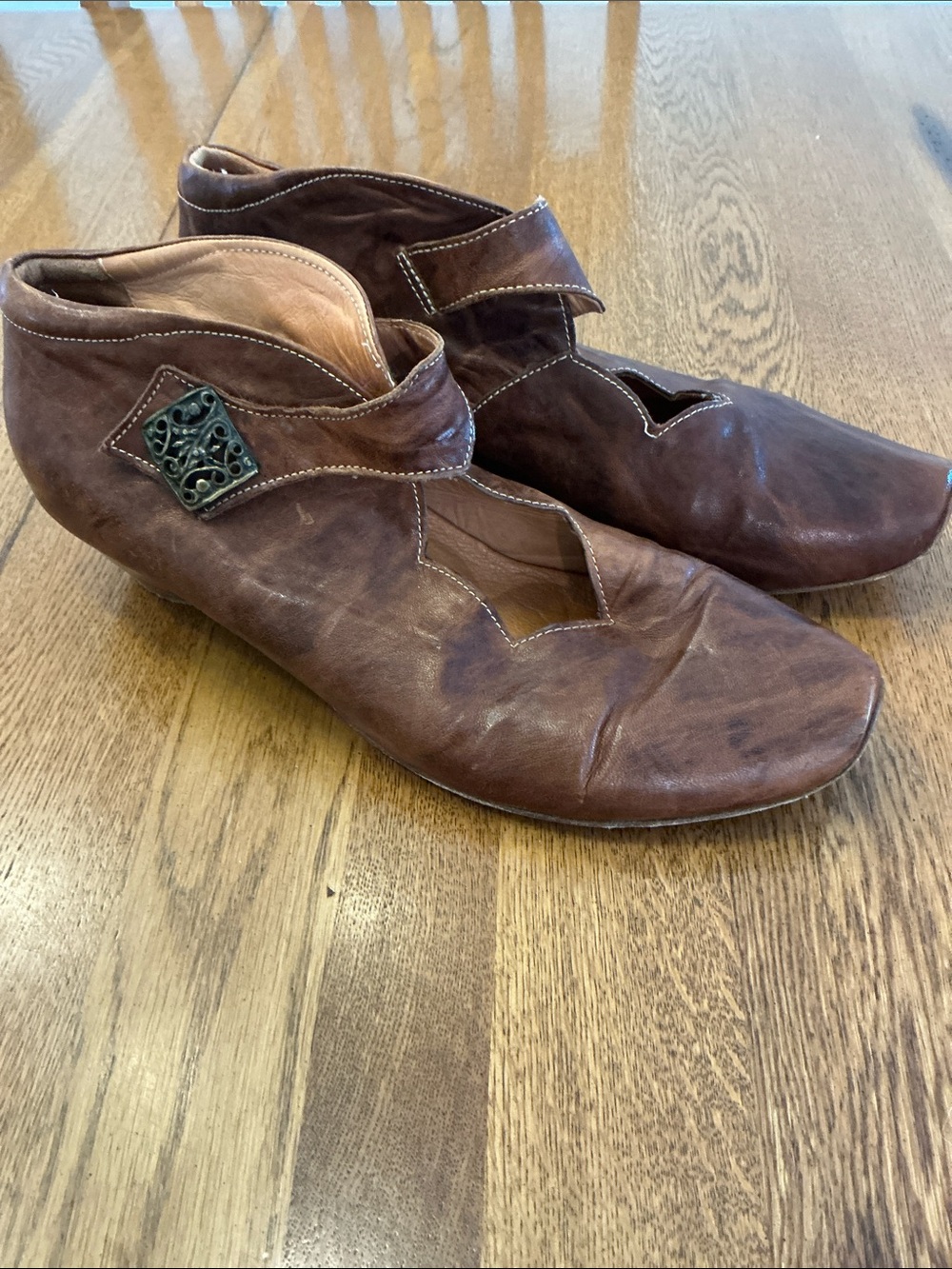 Woman’s brown leather stacked heel mary Jane. Size 11. All leather. Gorgeous!